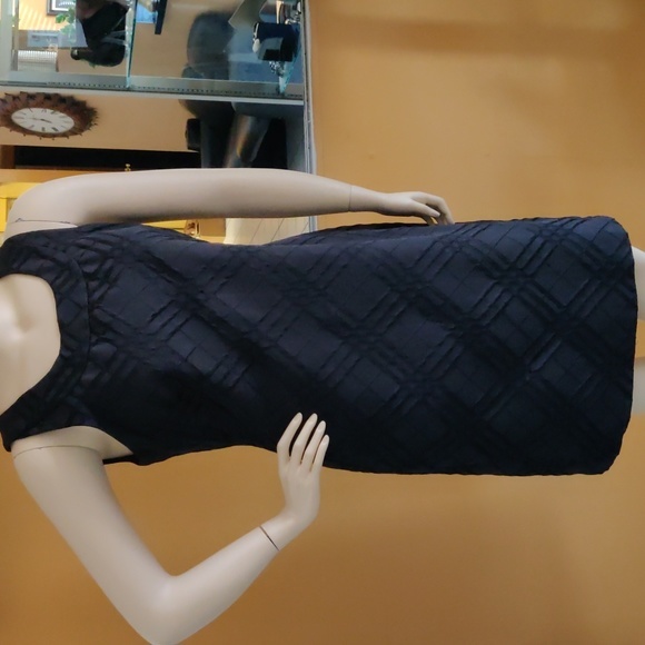 Evan-Picone Black Sleeveless Dress With Raised Diamond Shaped Design - Picture 3 of 8